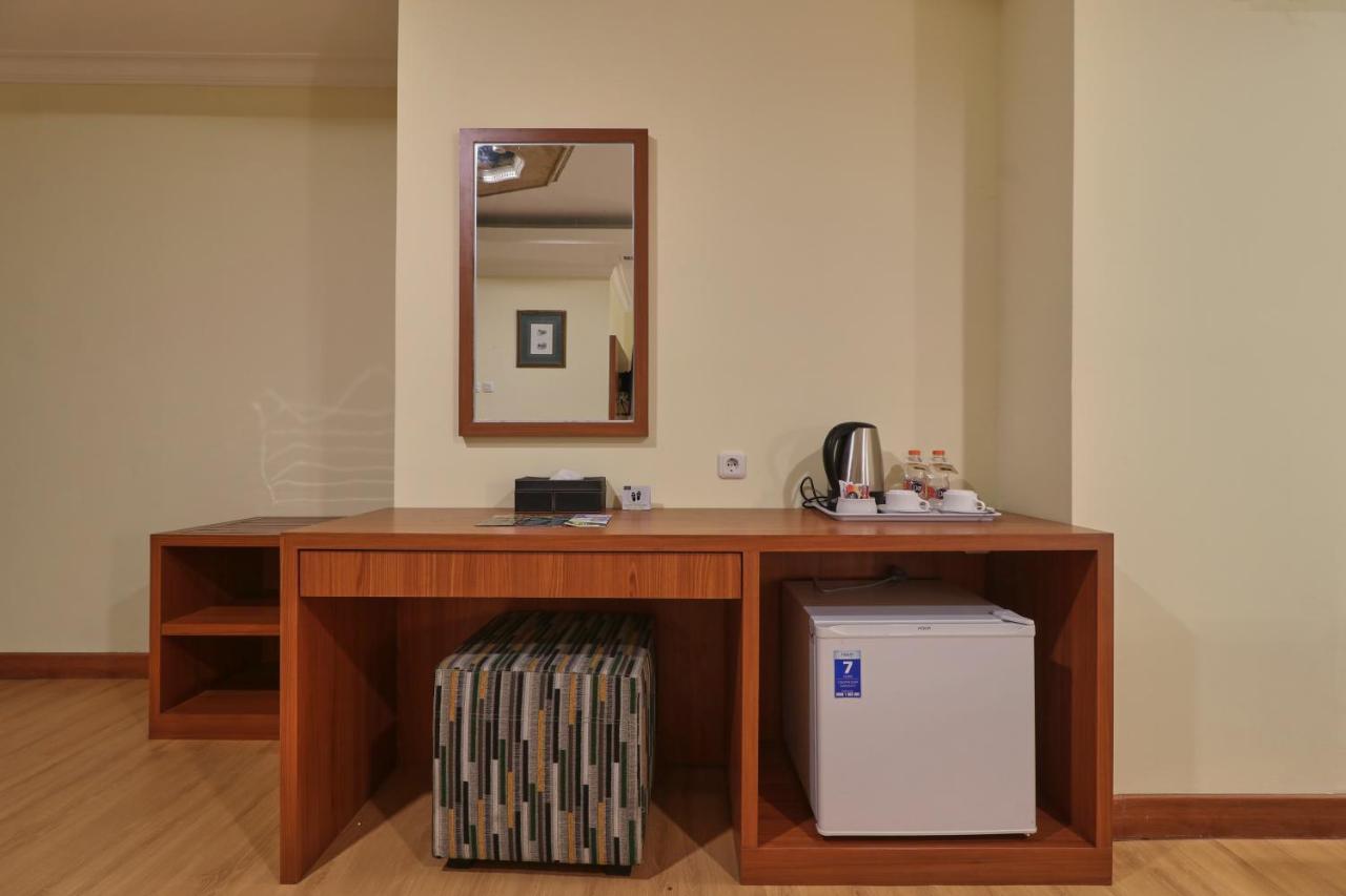 Coins Hotel Jakarta Luaran gambar