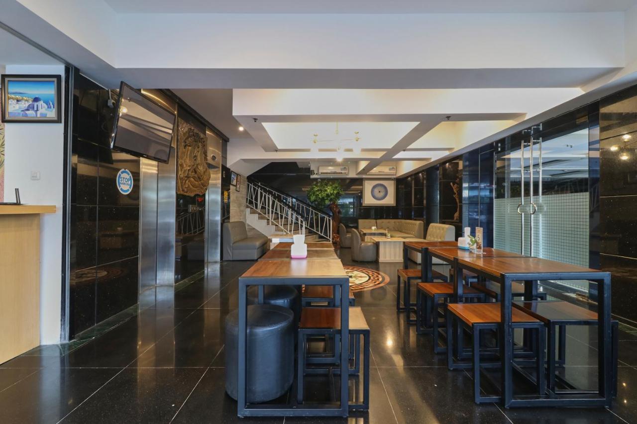Coins Hotel Jakarta Luaran gambar