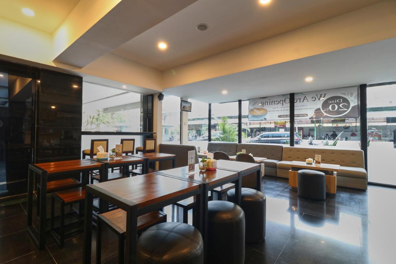 Coins Hotel Jakarta Luaran gambar