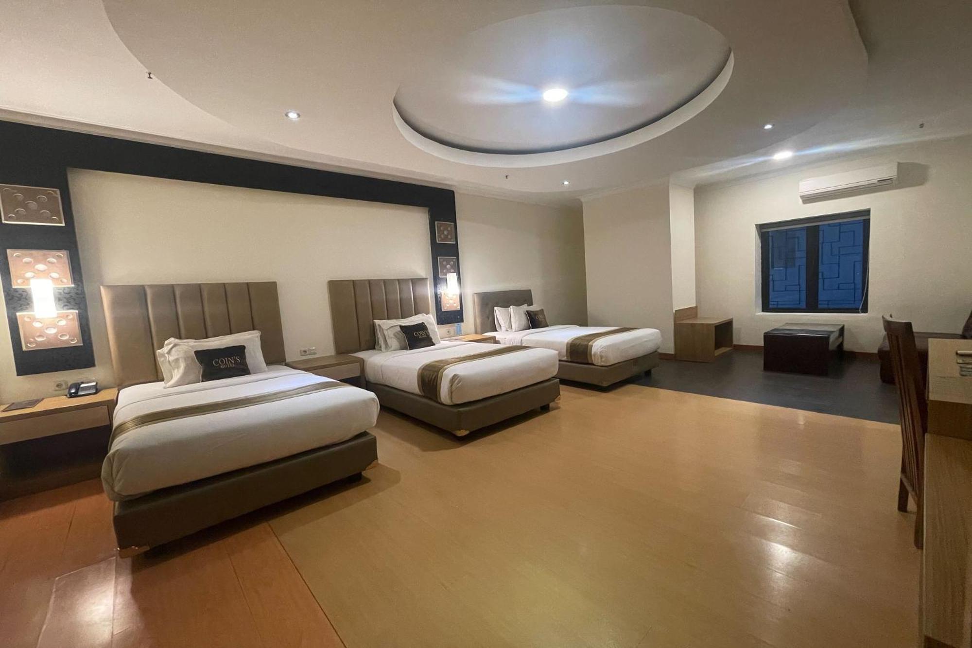 Coins Hotel Jakarta Luaran gambar