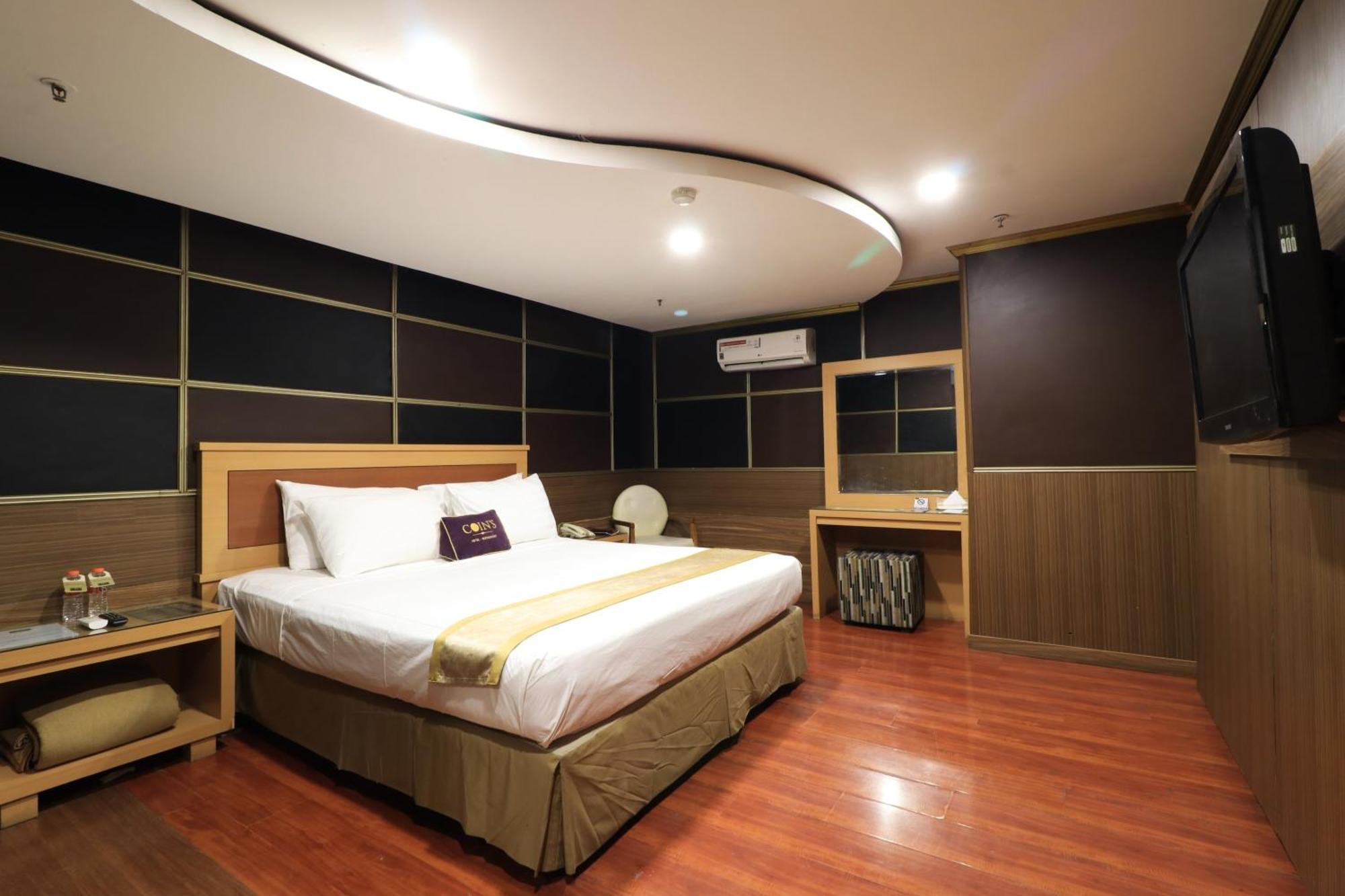 Coins Hotel Jakarta Luaran gambar