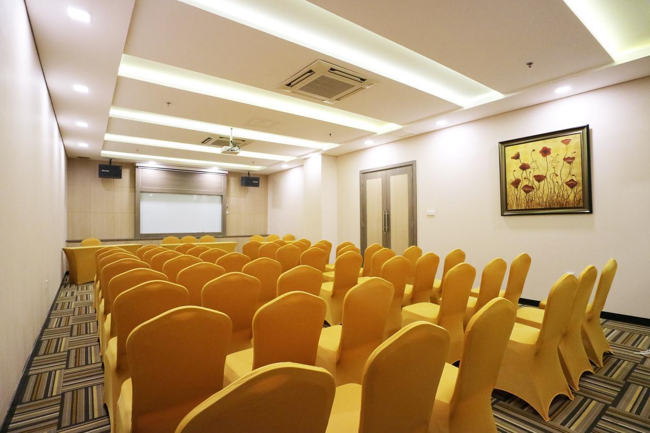 Coins Hotel Jakarta Luaran gambar