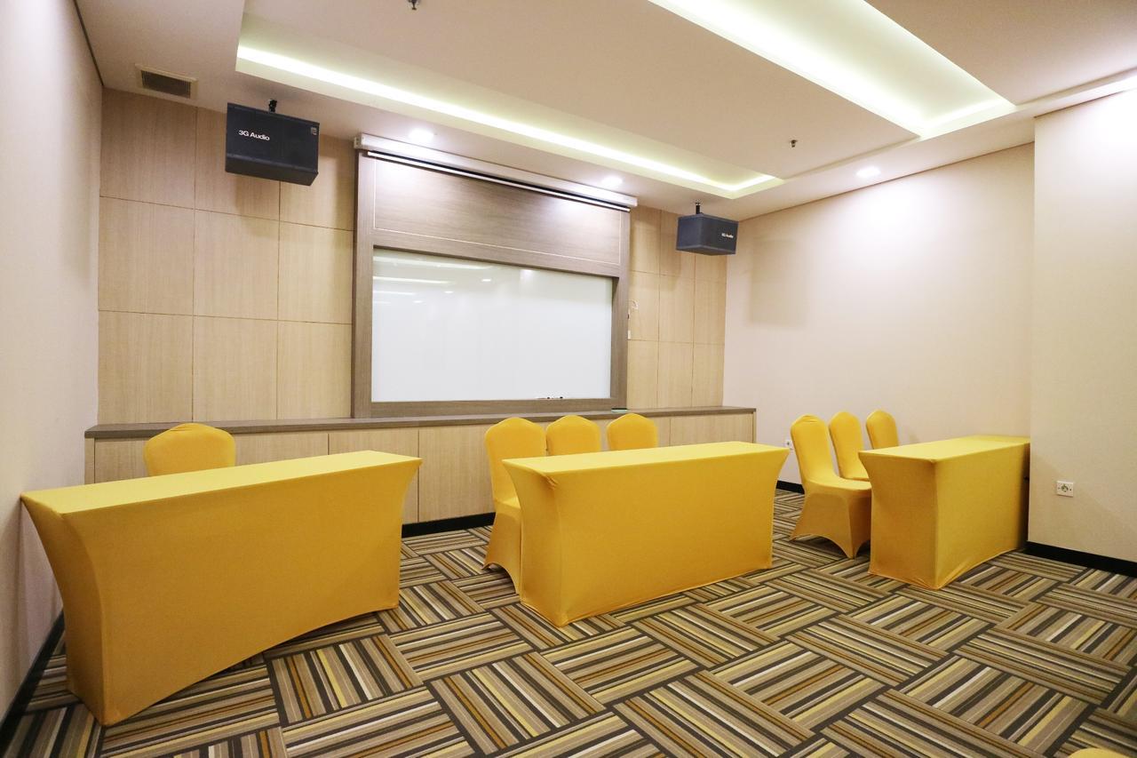 Coins Hotel Jakarta Luaran gambar