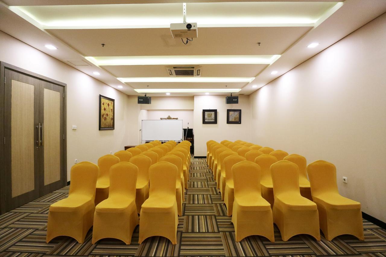 Coins Hotel Jakarta Luaran gambar
