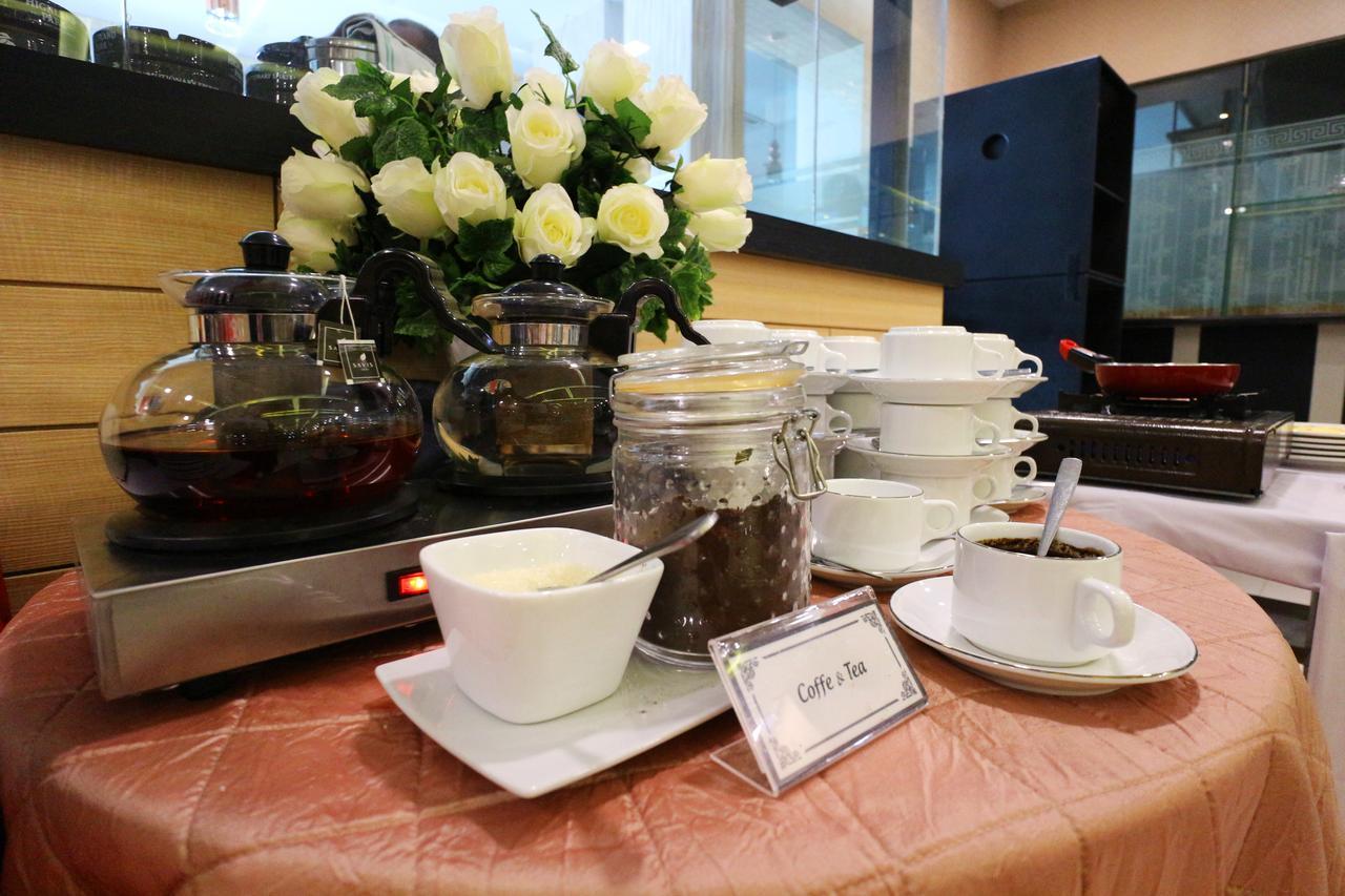 Coins Hotel Jakarta Luaran gambar